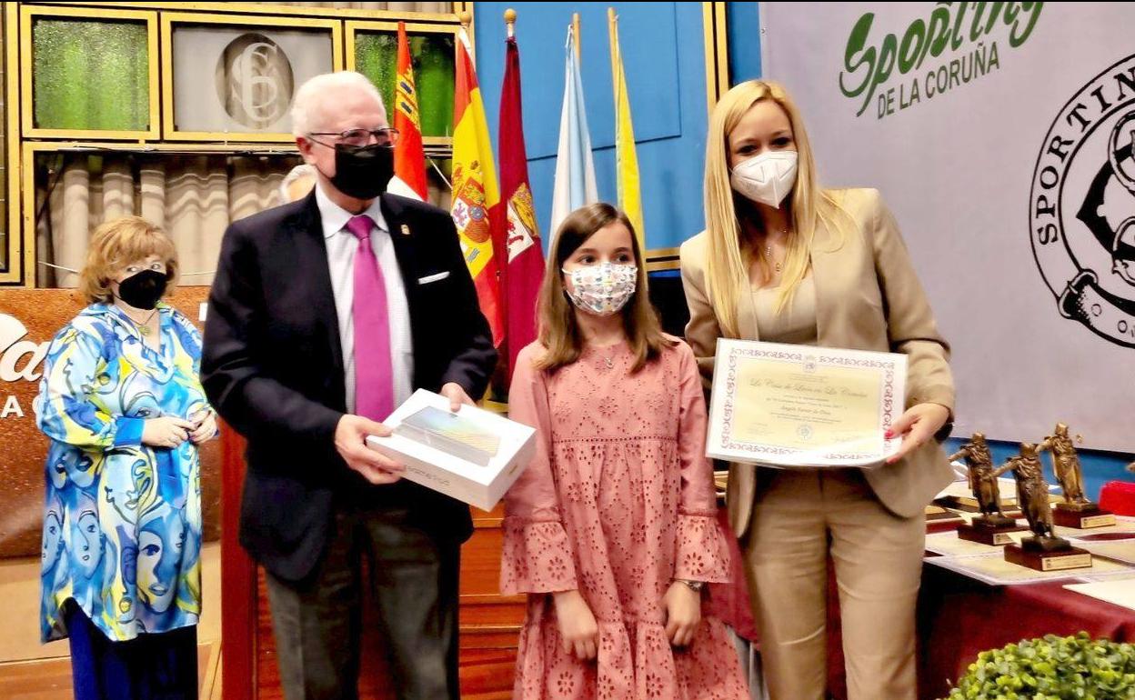 Un instante de la entrega de galardones en los actos culturales. 