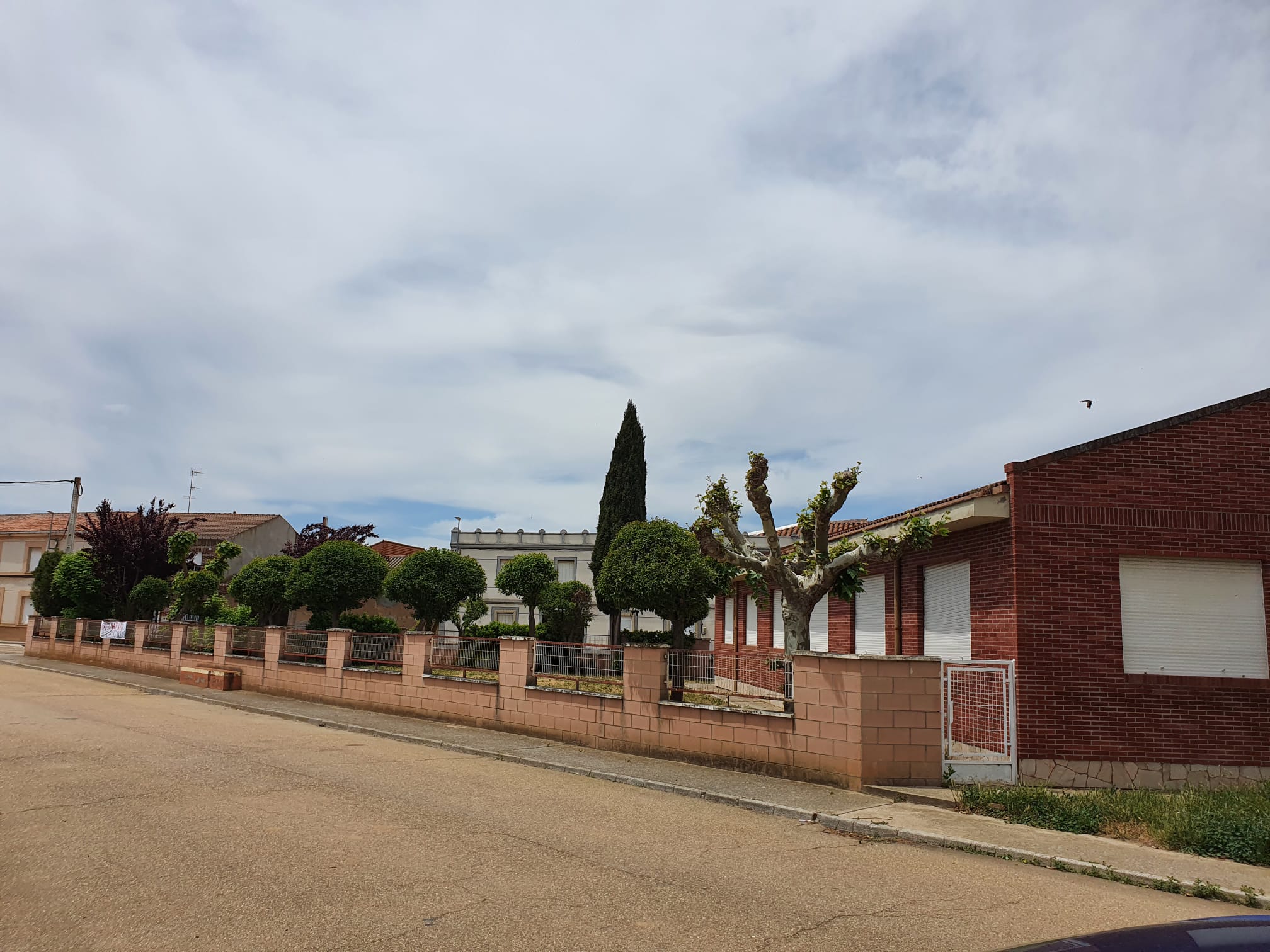 La localidad leonesa de Quintana del Marco puede cambiar su escuela por un tanatorio.