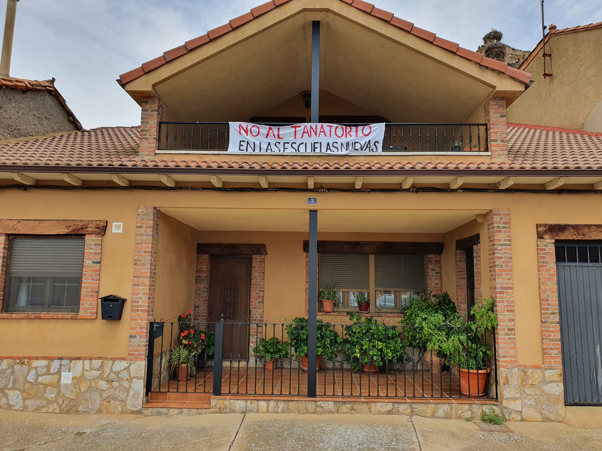 La localidad leonesa de Quintana del Marco puede cambiar su escuela por un tanatorio.