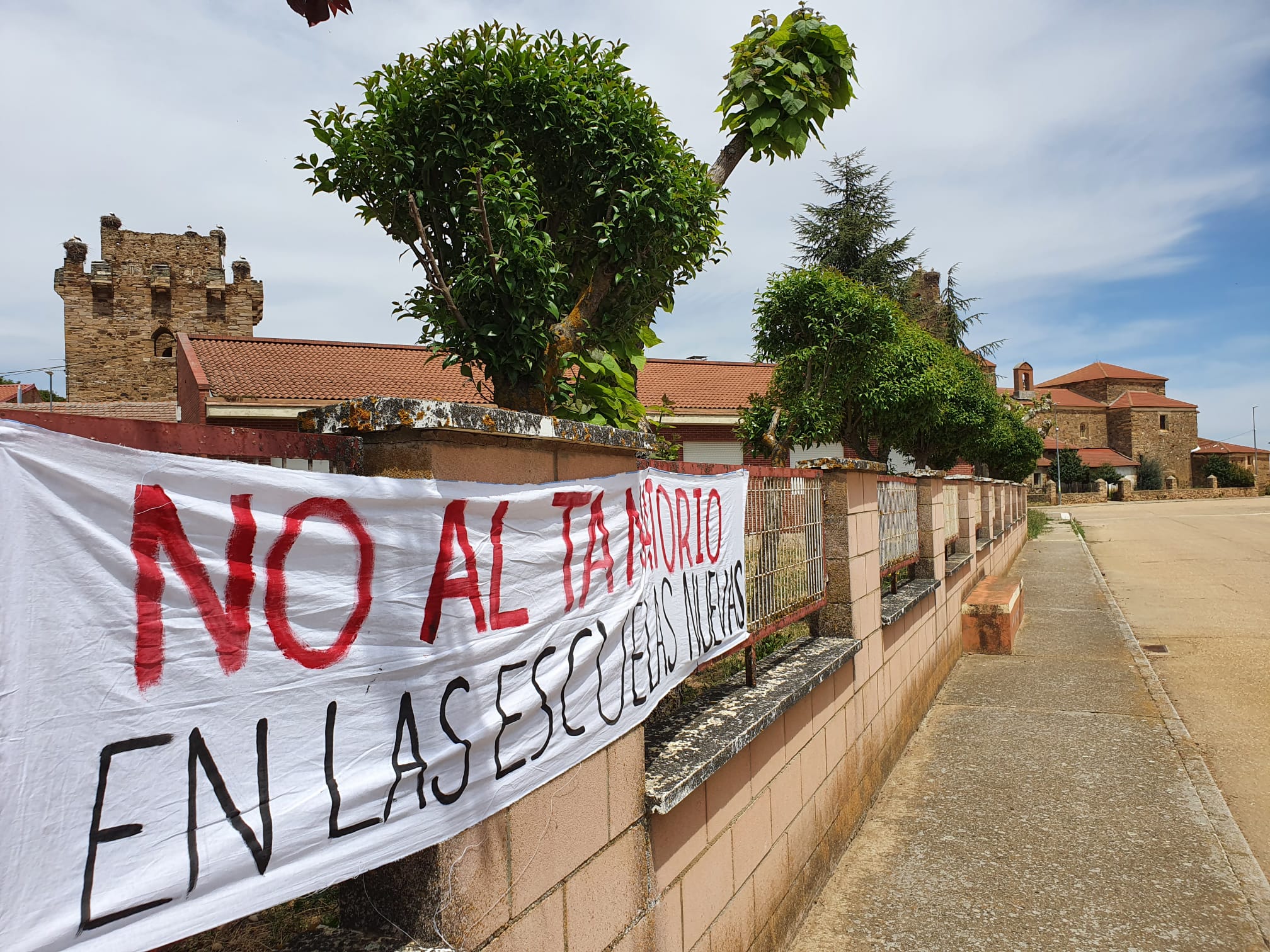 La localidad leonesa de Quintana del Marco puede cambiar su escuela por un tanatorio.