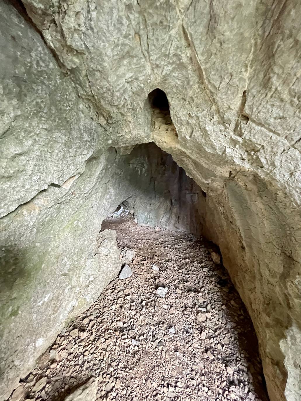 Sabero presume de tener el puente tibetano más largo de España. Todo está preparado para que 'vía ferrata' impulsada en la zona de 'La Herrera', entre Sahelices y Olleros de Sabero, pueda abrirse en apenas un mes. Parte de su trayecto se podrá recorrer por el interior de una cueva y contará con tres 'puentes de mono'. 