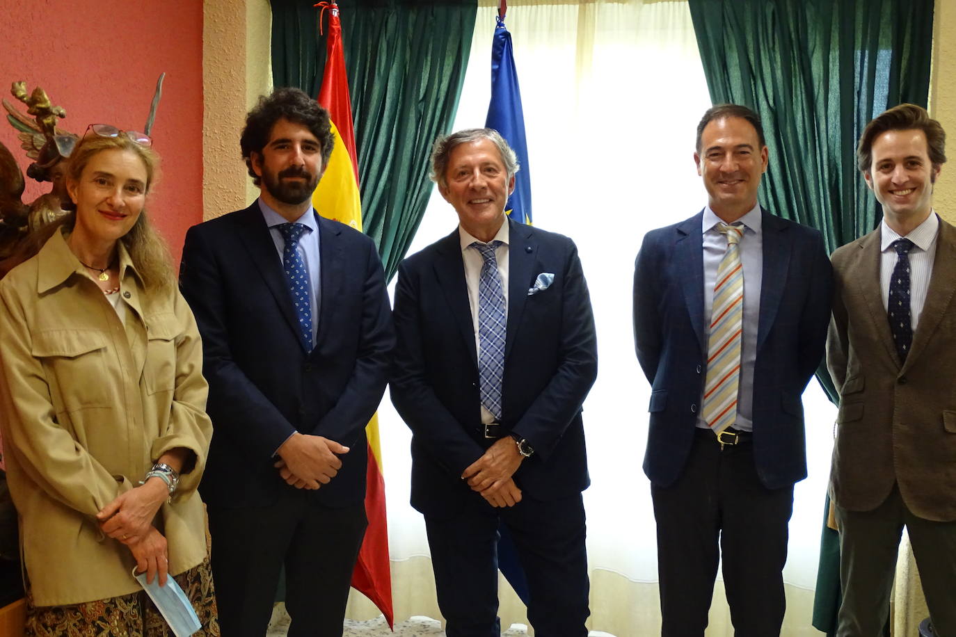 El periodista deportivo acompaña a los alumnos del colegio leonés en su graduación.