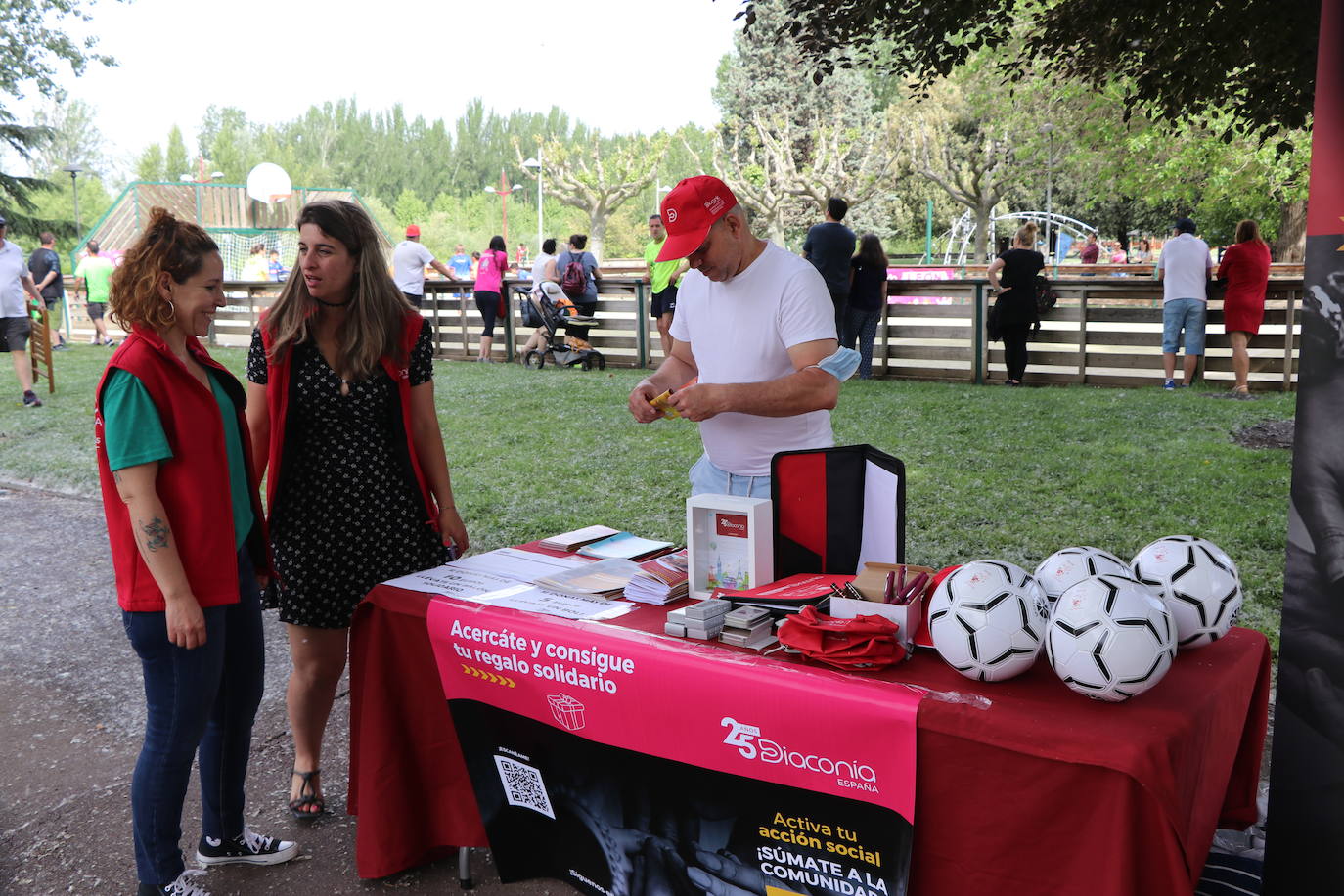 Escolares practicando deporte en la calle con Municipalia. 