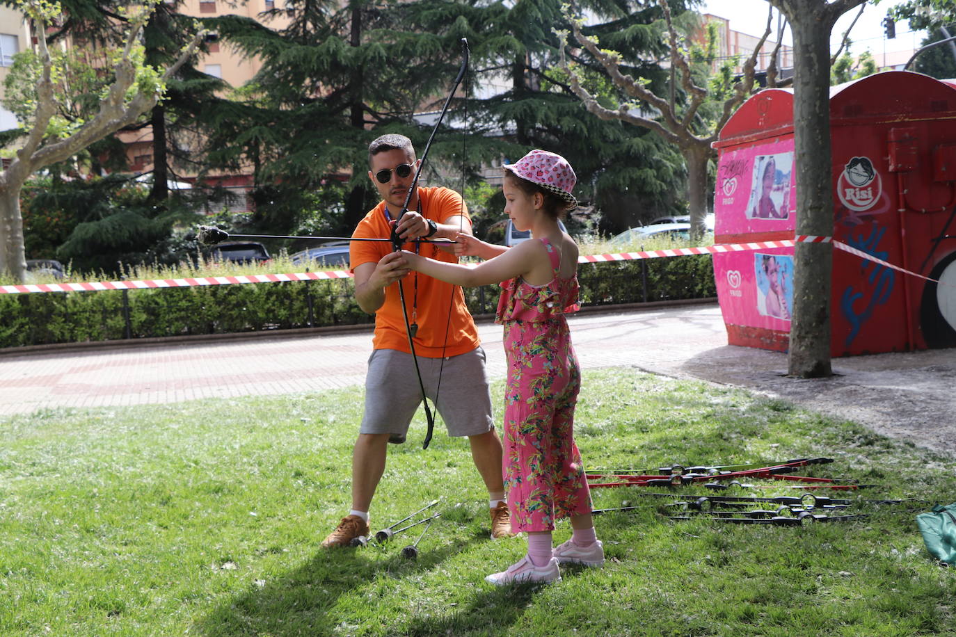 Escolares practicando deporte en la calle con Municipalia. 
