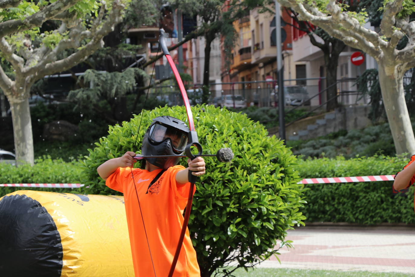 Escolares practicando deporte en la calle con Municipalia. 