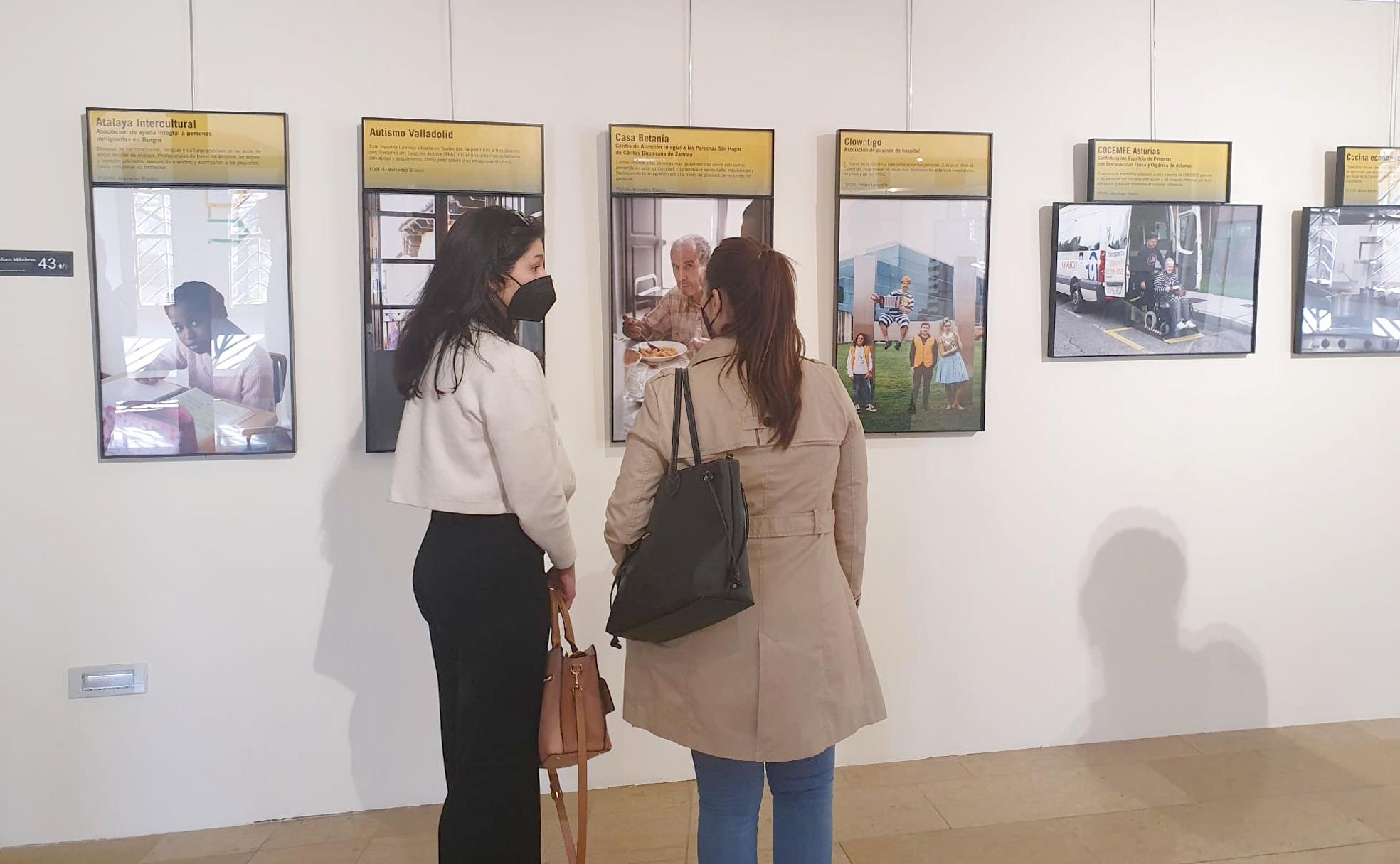 La Fundación Alimerka inaugura en el Museo Casa Botines Gaudí la exposición fotográfica «Nuestros vecinos invisibles»