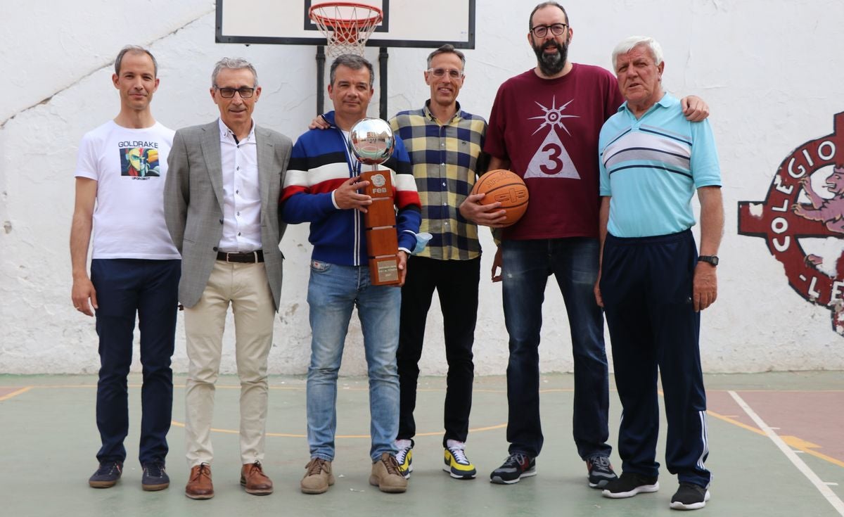 Varios de los integrantes de la plantilla y cuerpo médico que lograron en 2007 el ascenso a ACB de Baloncesto León se reúnen con leonoticias para recordar un día «inolvidable» en sus vidas.