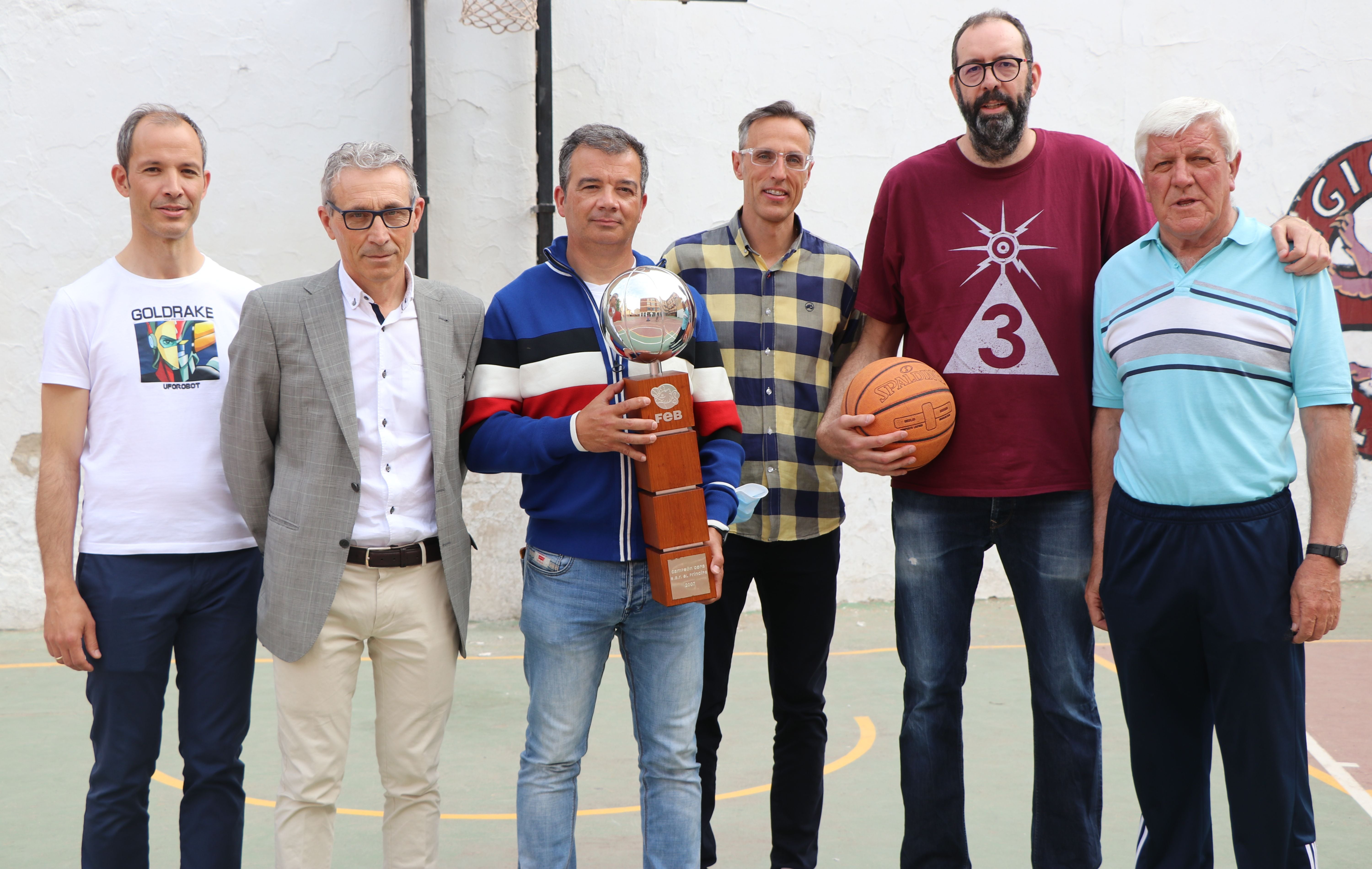 Varios de los integrantes de la plantilla y cuerpo médico que lograron en 2007 el ascenso a ACB de Baloncesto León se reúnen con leonoticias para recordar un día «inolvidable» en sus vidas.