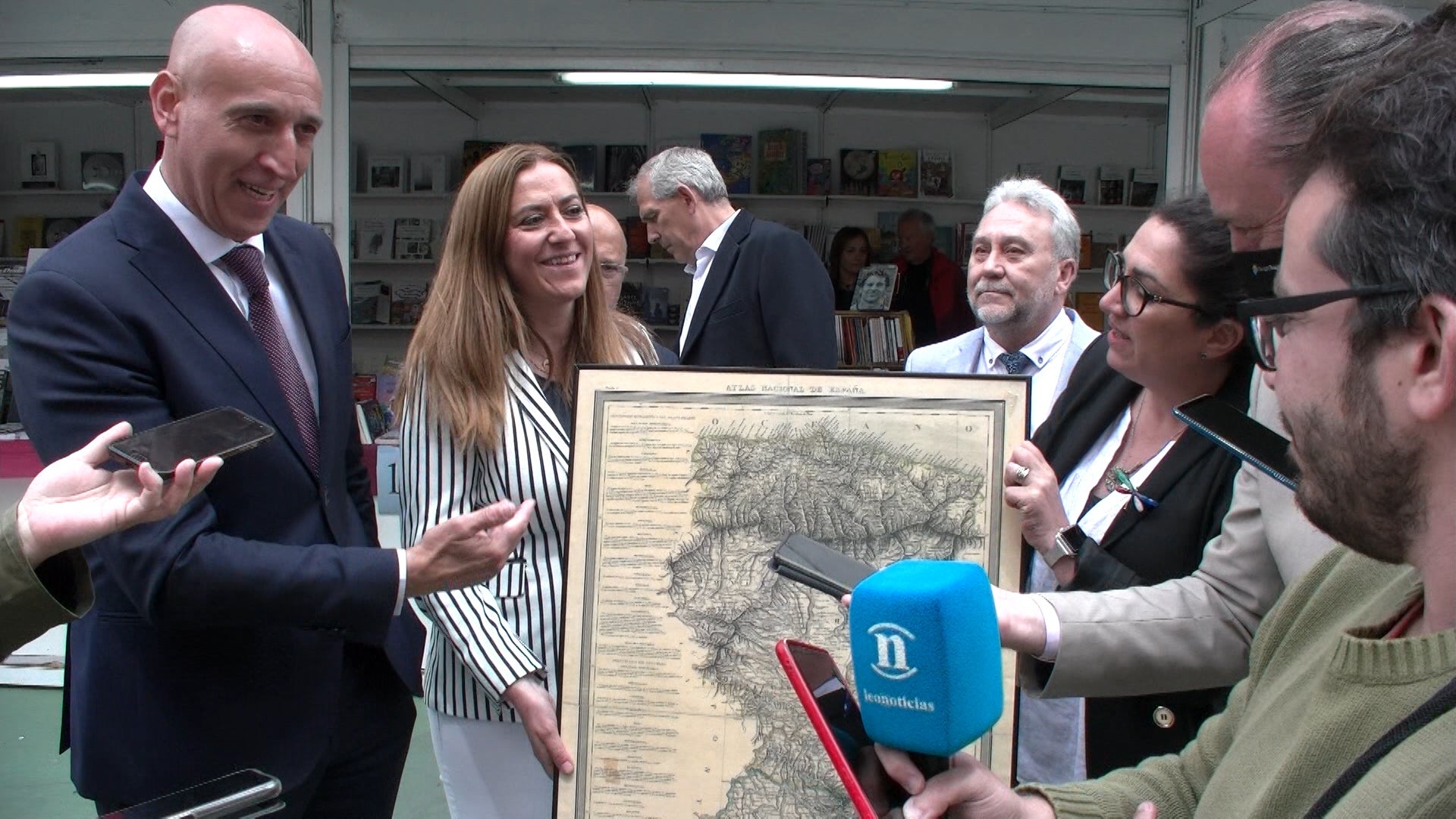 Barcones visita la Feria del Libro de León