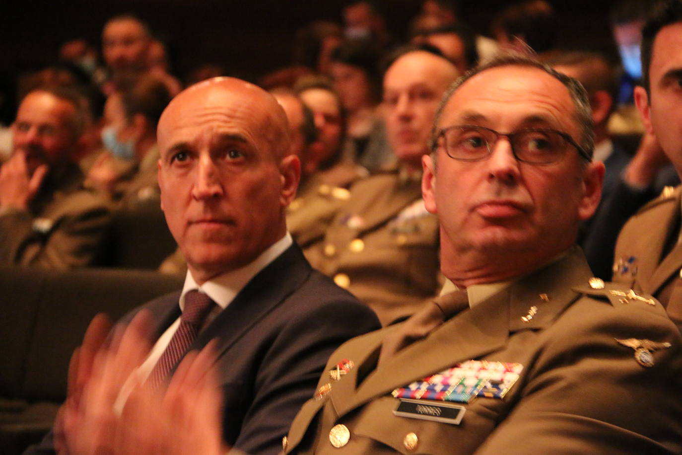 Los instrumentos con los que combaten las Fuerzas Armadas. La Unidad de Música del Cuartel General de la División «San Marcial» abre las celebraciones del Día de las Fuerzas Armadas con un concierto en el Auditorio de León. 