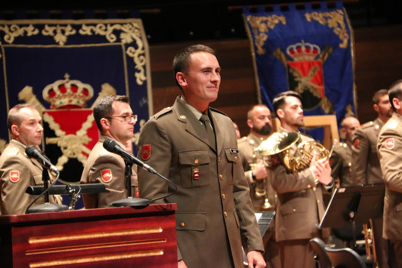 Los instrumentos con los que combaten las Fuerzas Armadas. La Unidad de Música del Cuartel General de la División «San Marcial» abre las celebraciones del Día de las Fuerzas Armadas con un concierto en el Auditorio de León. 