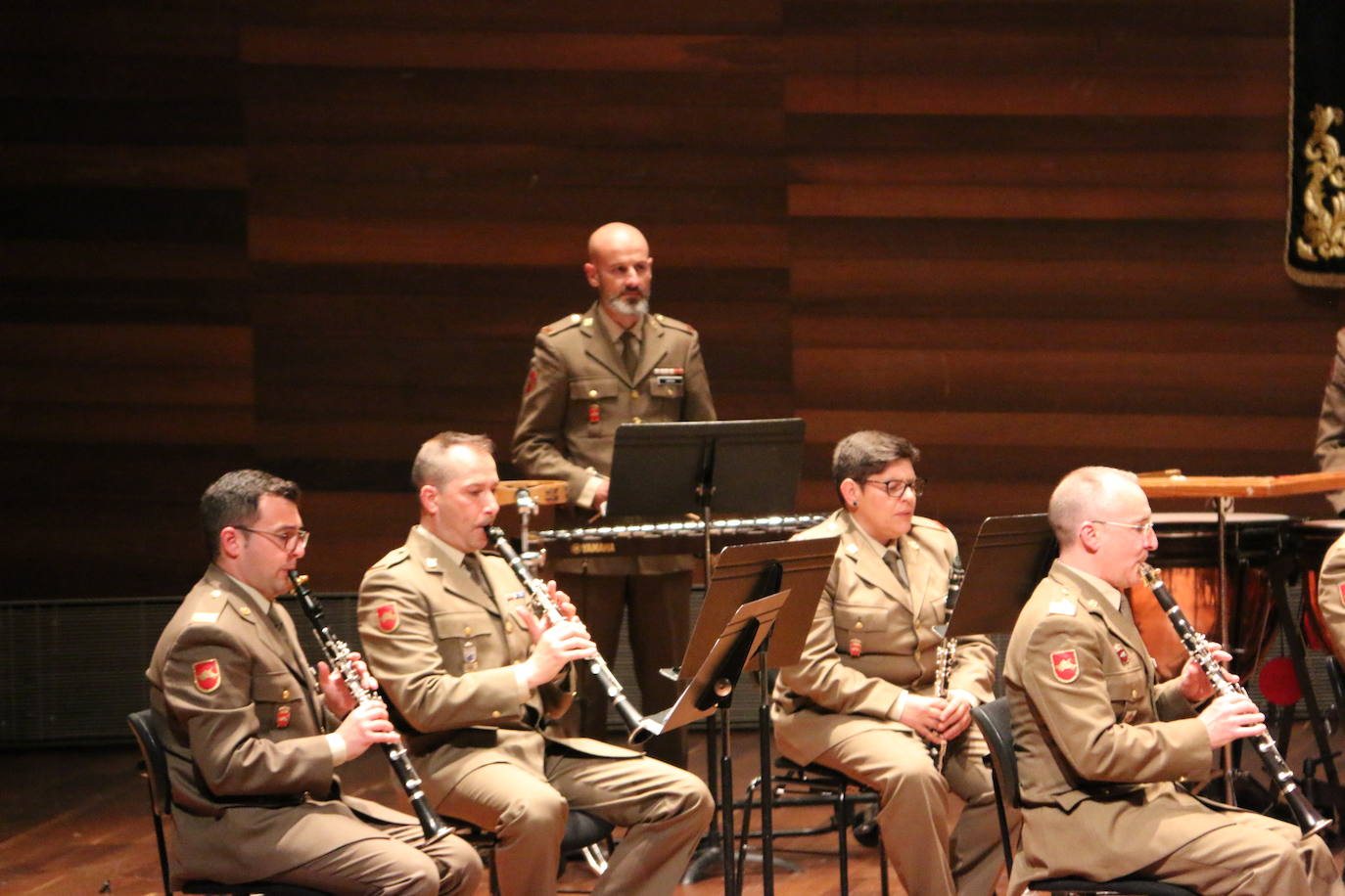 Los instrumentos con los que combaten las Fuerzas Armadas. La Unidad de Música del Cuartel General de la División «San Marcial» abre las celebraciones del Día de las Fuerzas Armadas con un concierto en el Auditorio de León. 