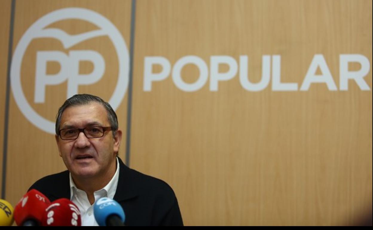 El portavoz municipal del PP de Cacabelos, Adolfo Canedo. 