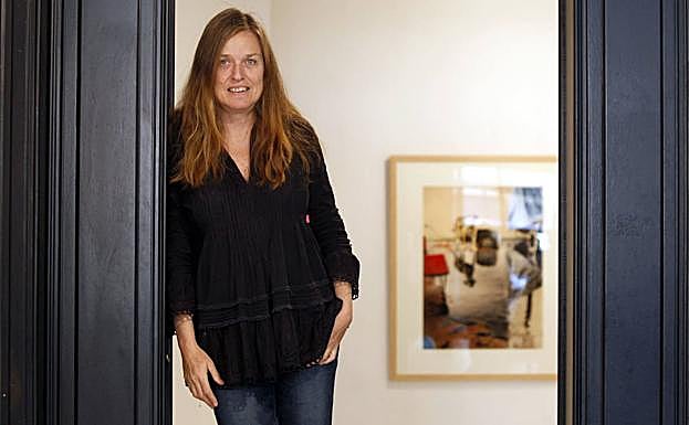 Ouka Leele, en una de sus exposiciones de fotografía.