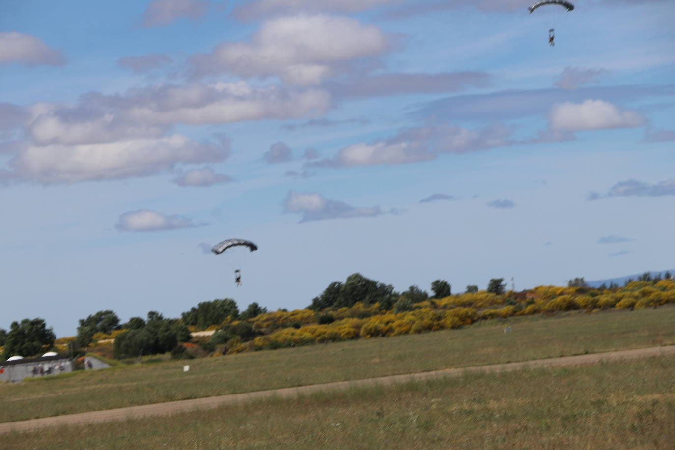 Ejercicio Lone Paratrooper acerca a la elite europea del paracaidas a la Virgen del Camino. 