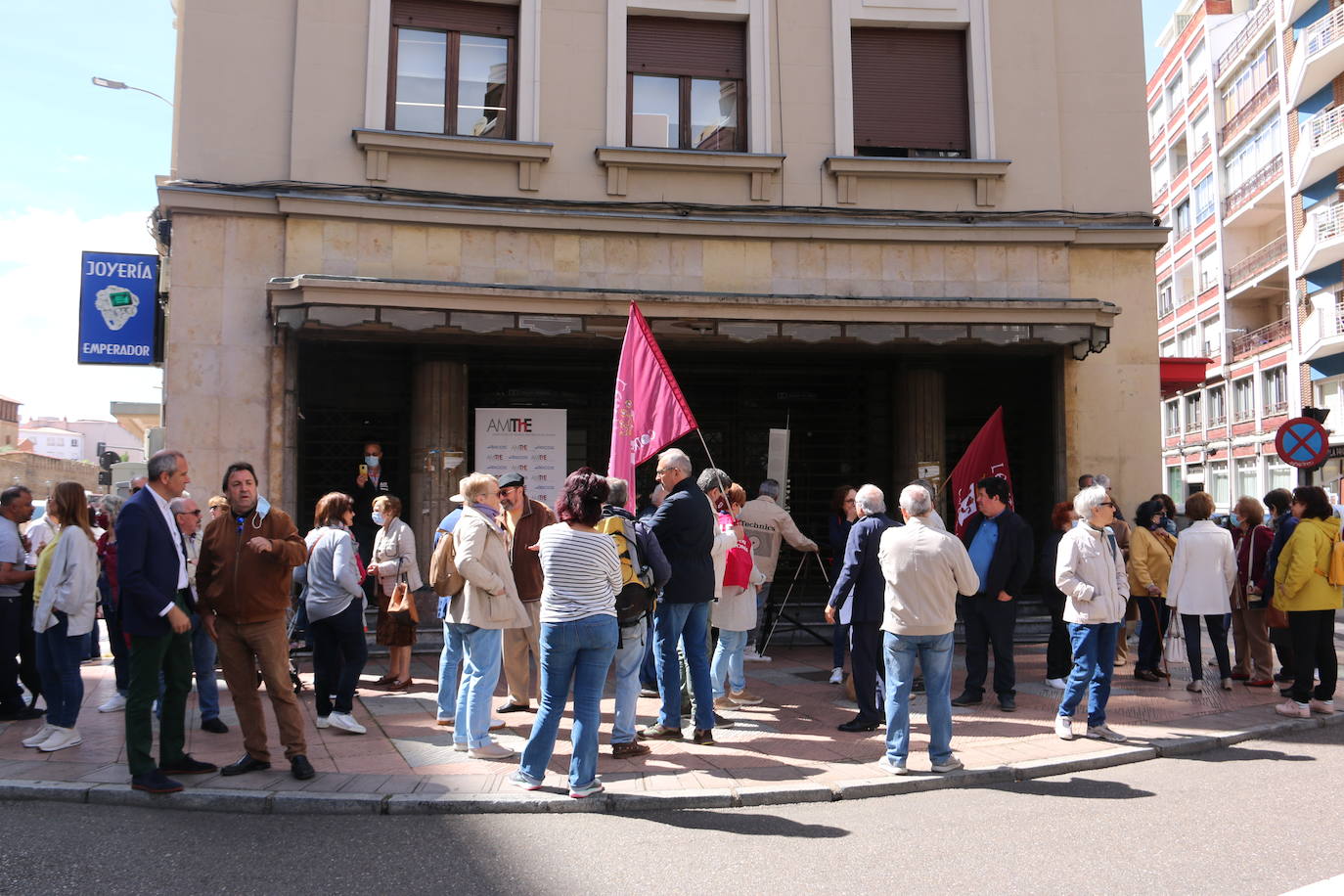 Fotos: Protesta contra el cierre del Teatro Emperador