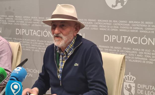 Matías Llorente, vicepresidente de la Diputación de León, durante la rueda de prensa para aclarar su futuro en la institución.