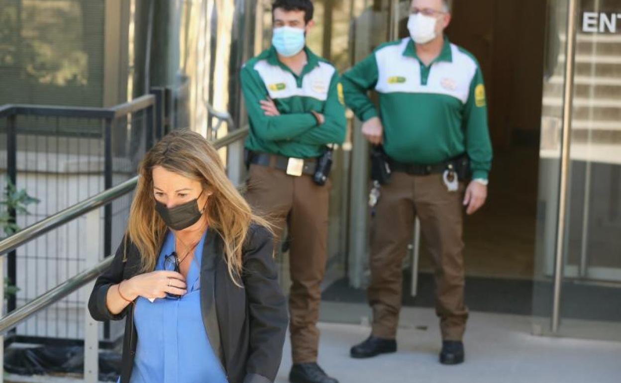 La responsable de Compras del Ayuntamiento de Madrid, Elena Collado, a la salida de testificar en los Juzgados de Plaza de Castilla.