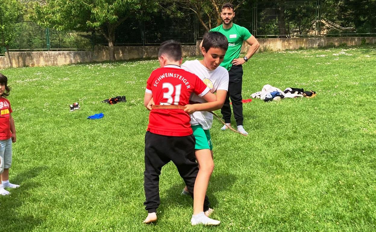 La Federación llevó una exhibición de lucha leonesa a La Rioja.