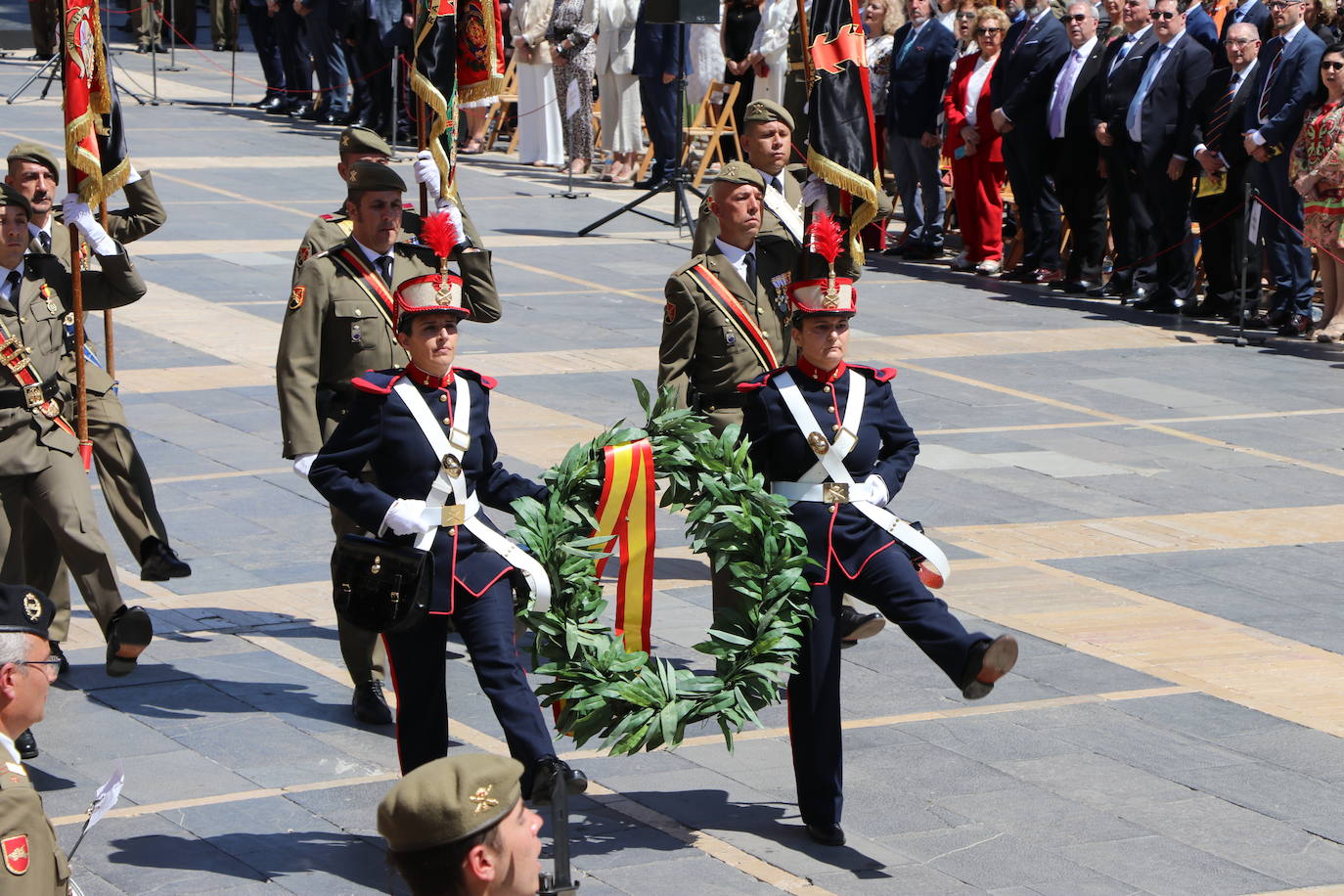 Acto de jura de bandera civil en la plaza de Regla de la capital leonesa. 