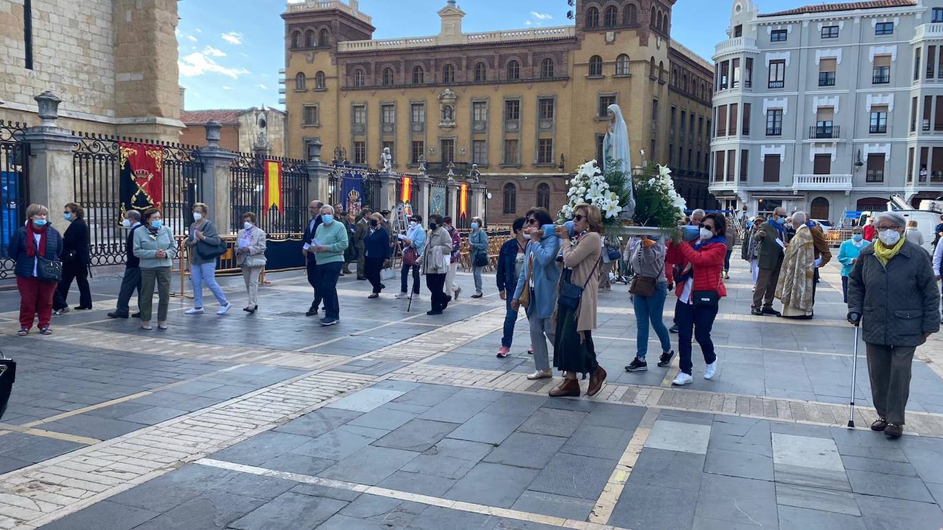 Fotos: Rosario de la Aurora en León