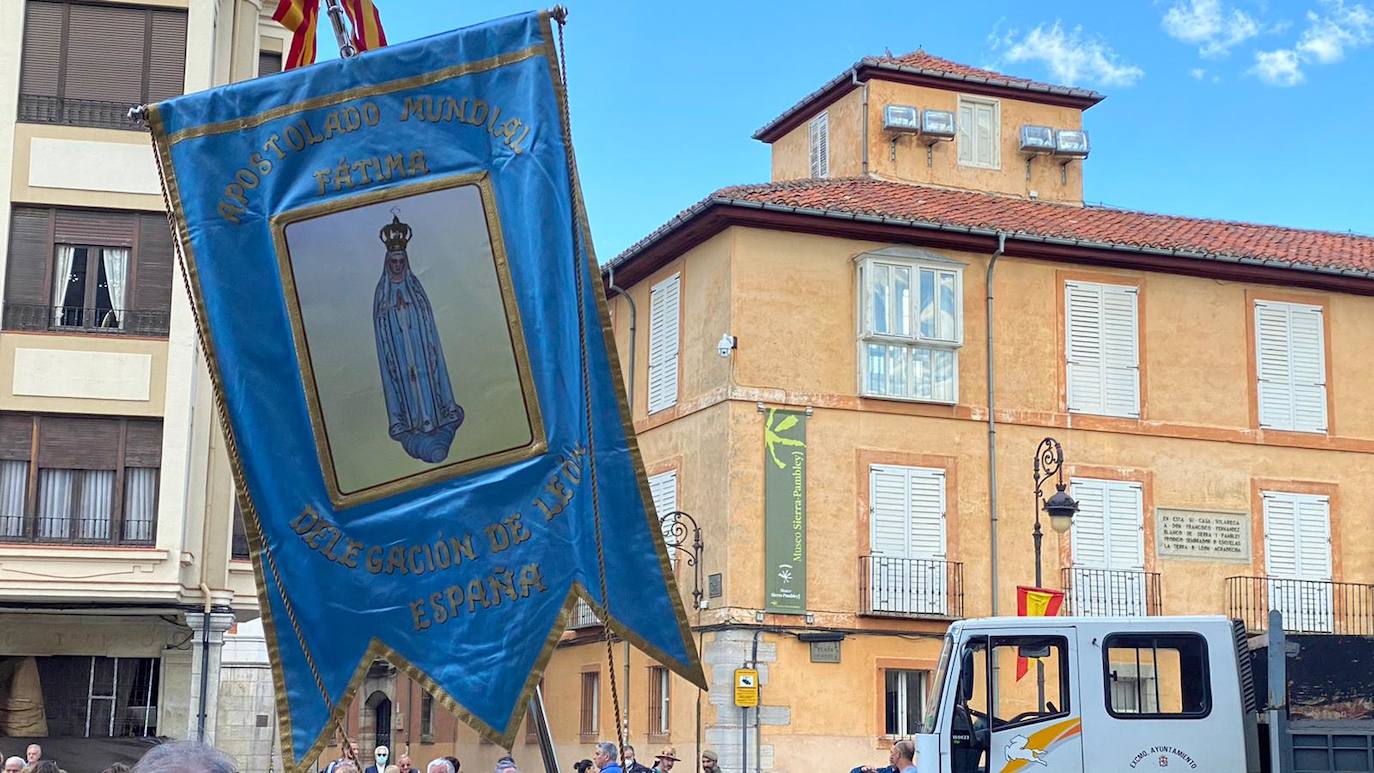 Fotos: Rosario de la Aurora en León