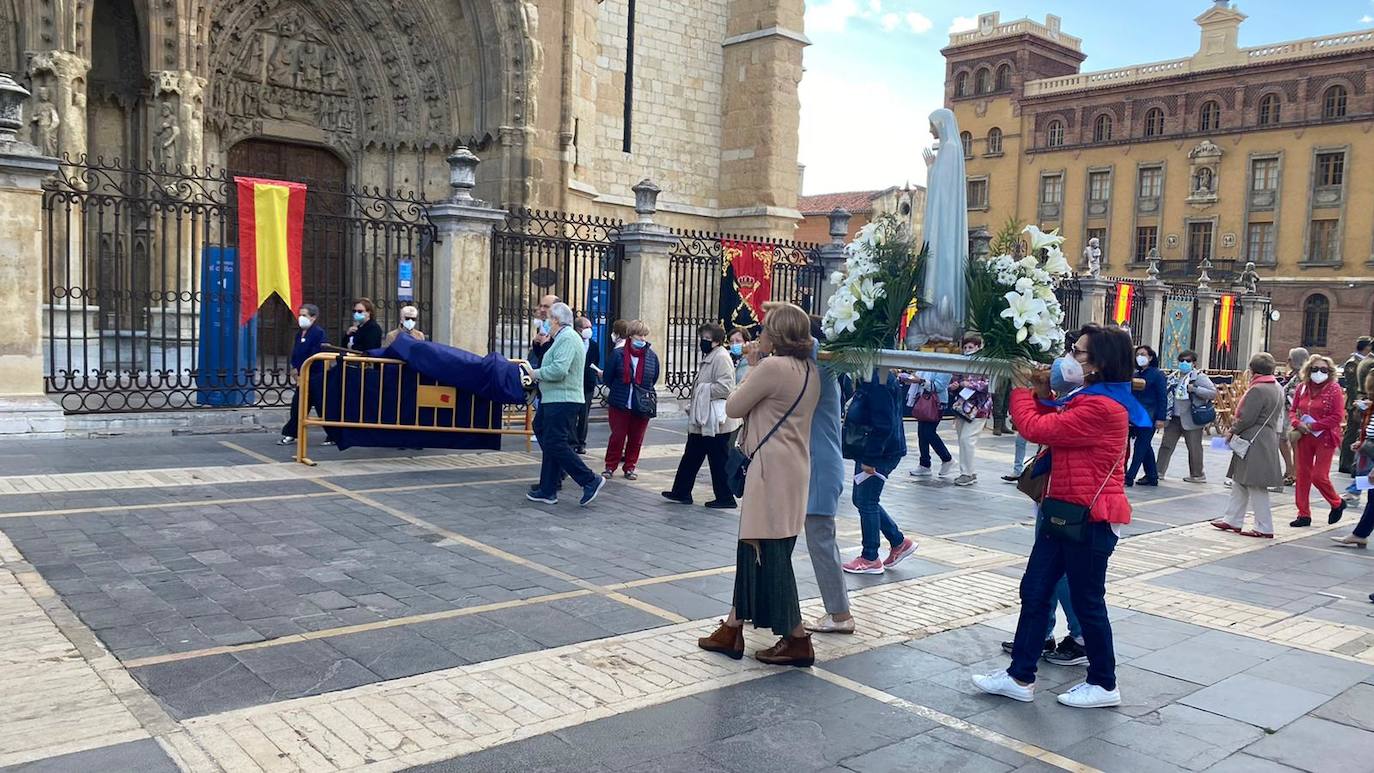 Fotos: Rosario de la Aurora en León