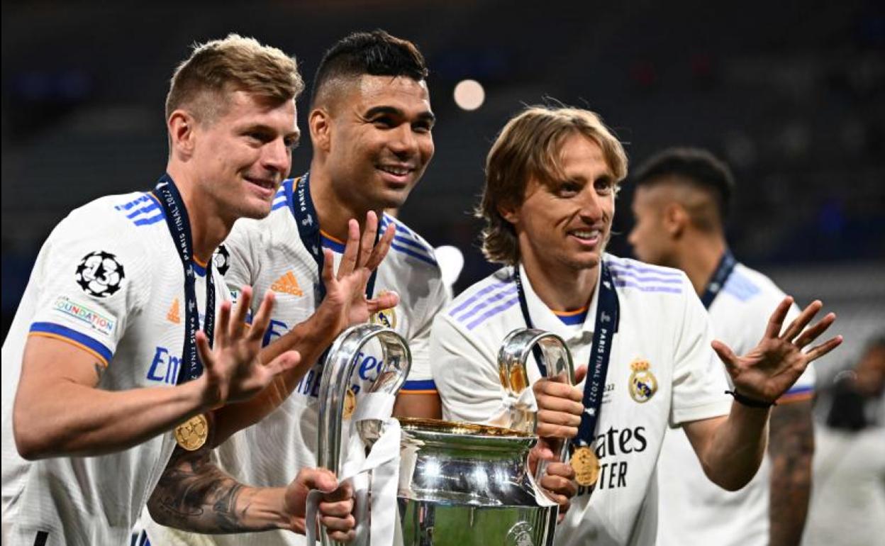 Kroos, Casemiro y Modric, un trío de pentacampeones de Europa. 