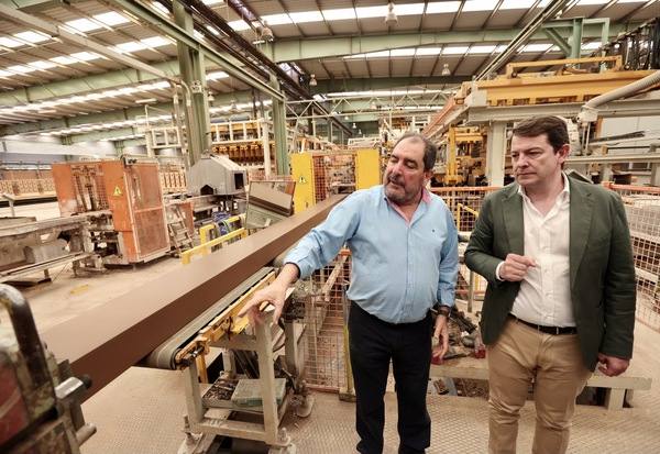 El presidente de la Junta de Castilla y León, en Jaén apoyando la candidatura popular. 