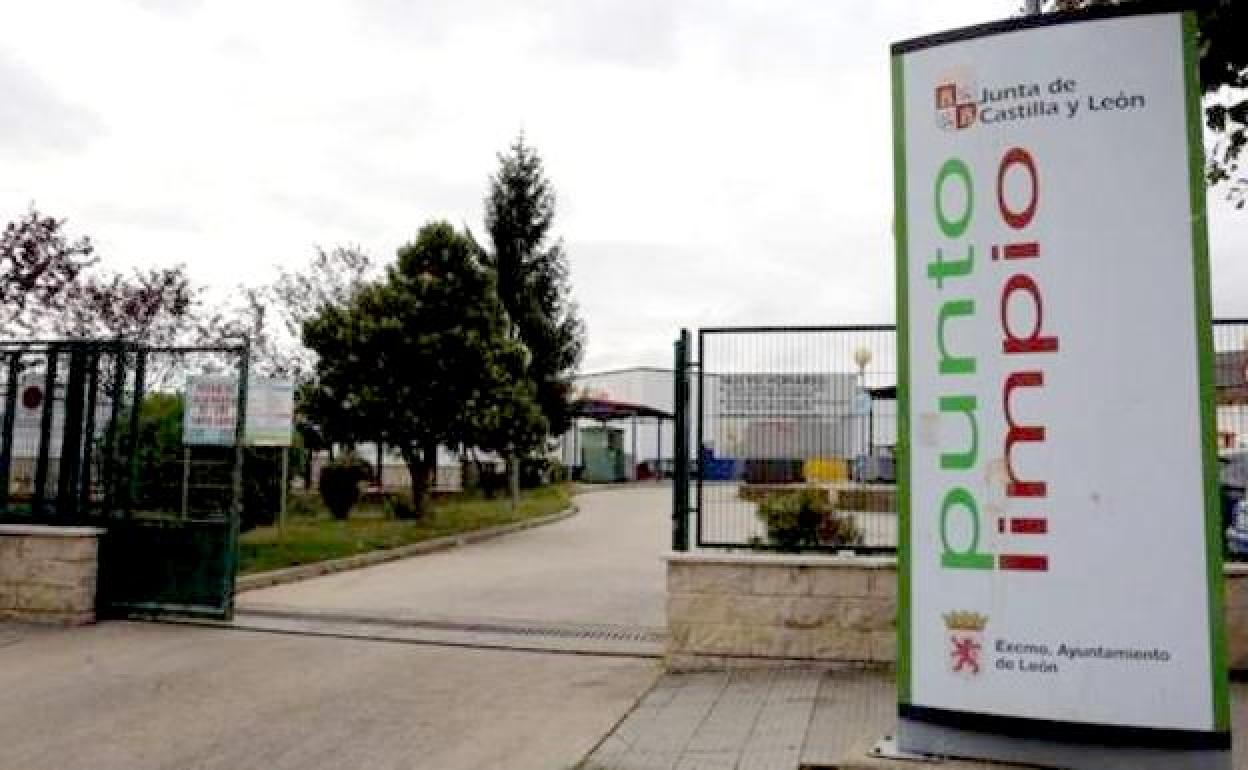 Imagen de uno de los accesos al Punto Limpio de la capital leonesa. 