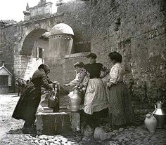 Fuente ante la Puerta Castillo (siglo XIX)