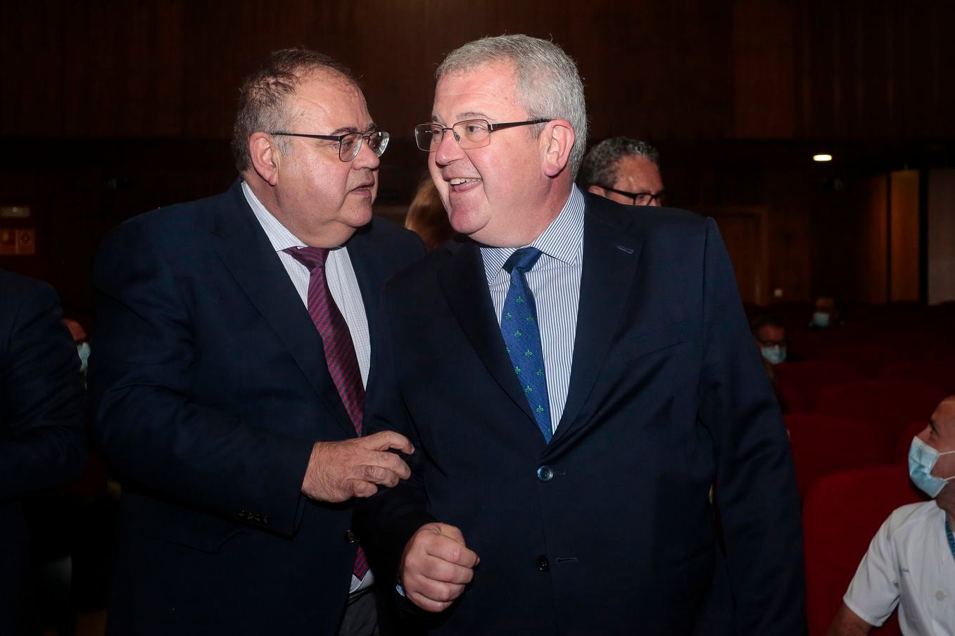 El consejero de Sanidad, Alejandro Vázquez, asiste a la presentación del nuevo director gerente del Complejo Asistencial Universitario de León, Alfonso Rodríguez-Hevia. 