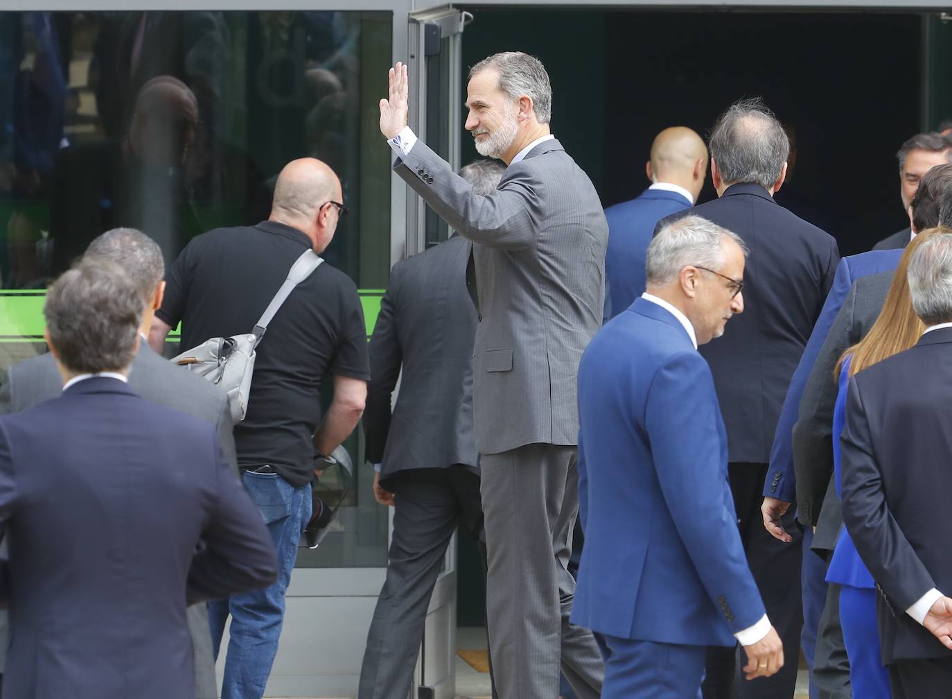 Felipe VI revivindica a El Bierzo en una visita histórica. El monarca llega a la capital del Bierzo 25 años después de que pisara la misma tierra como príncipe. El rey preside el acto de clausura del XXV Aniversario del Campus de Ponferrada de la Universidad de León.