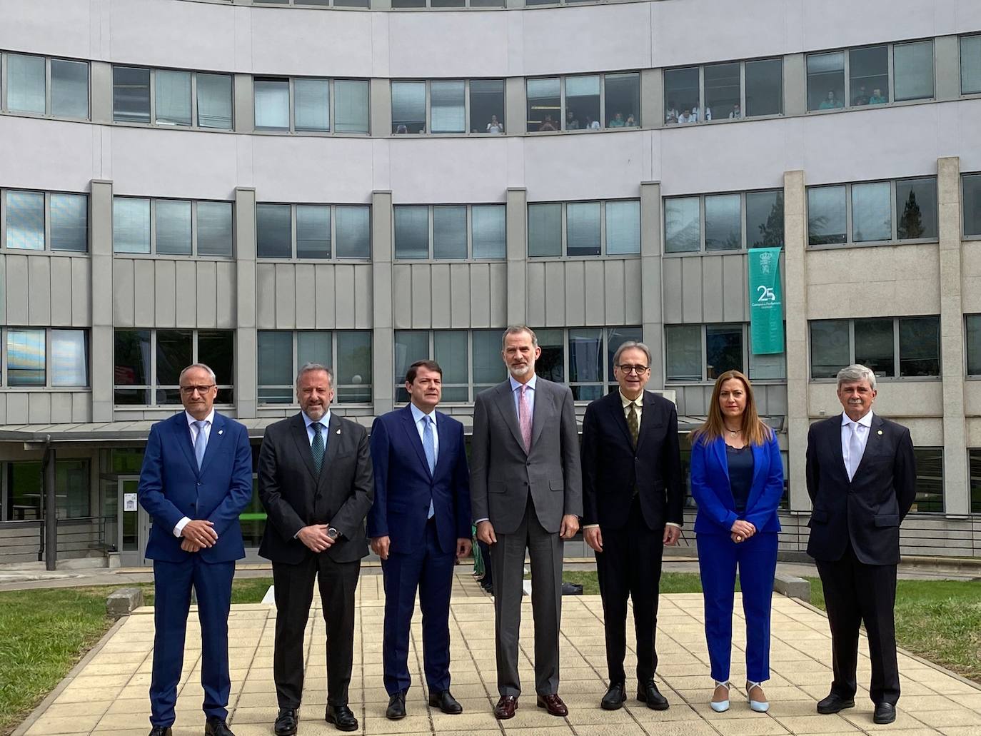 Felipe VI revivindica a El Bierzo en una visita histórica. El monarca llega a la capital del Bierzo 25 años después de que pisara la misma tierra como príncipe. El rey preside el acto de clausura del XXV Aniversario del Campus de Ponferrada de la Universidad de León.