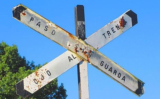 Adif cierra los pasos a nivel para vehículos y peatones con bloques de cemento y vallas en los pasos a nivel para vehículos y peatones de las calles El Viento, La Pontona y Camino Pradillo