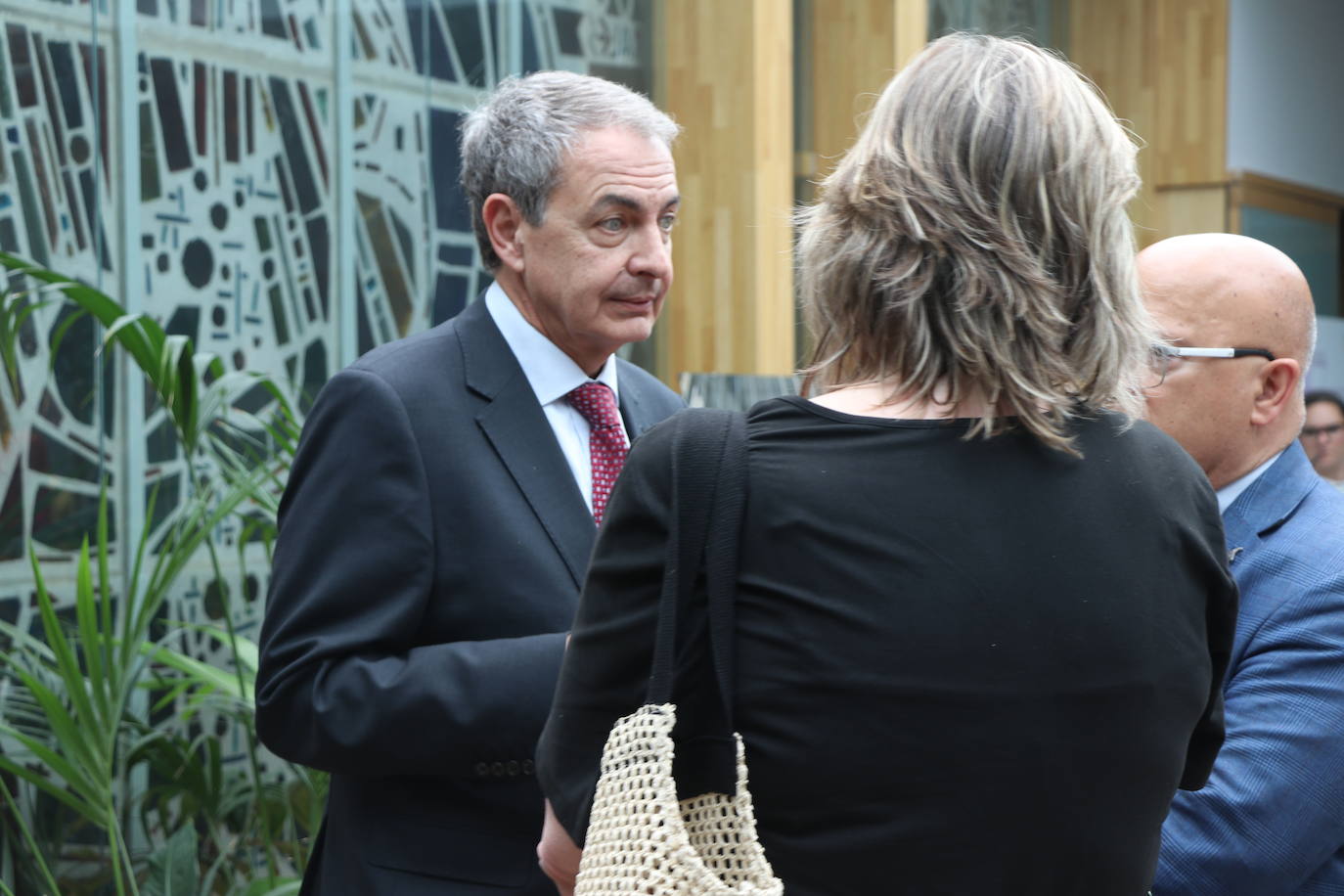 Exposición en el Ayuntamiento de León de Cermi Mujeres y las situaciones vividas en el confinamiento con personas con discpacidad en residencias.