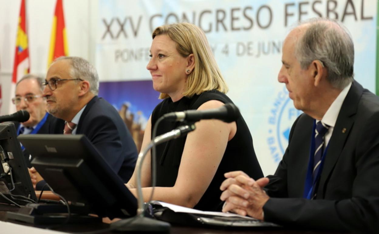 La consejera de Familia, Isabel Blanco, el alcalde de Ponferrada, Olegario Ramón, y el presidente de Fesbal, Pedro Miguel Llorca, inauguran el XXV Congreso de la Federación de Bancos de Alimentos