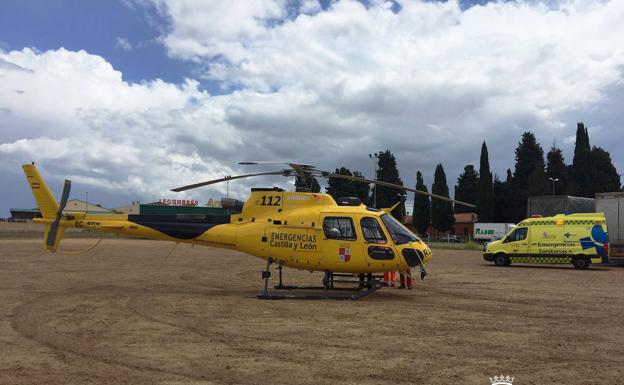 Helicóptero en el que fue desplazado el herido desde Quintana del Marco a León.