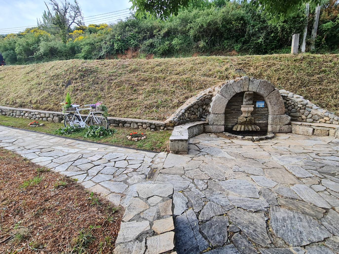 Imagen de la Fuente del Peregrino en Villafranca del Bierzo tras las obras de restauración. 
