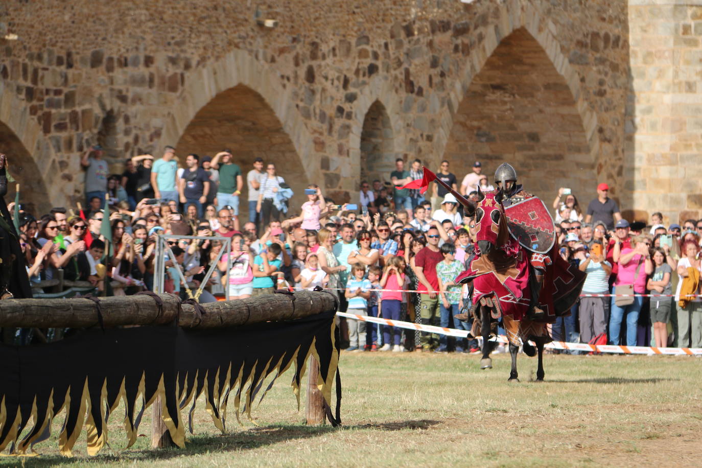 El palenque volvió a cobrar vida y se empapó de caballeros dispuestos a dar batalla ante el Passo Honroso de Hospital de Órbigo.