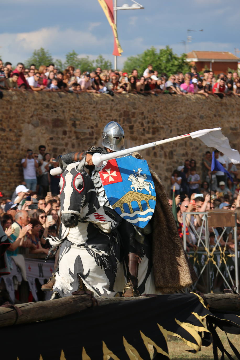 El palenque volvió a cobrar vida y se empapó de caballeros dispuestos a dar batalla ante el Passo Honroso de Hospital de Órbigo.