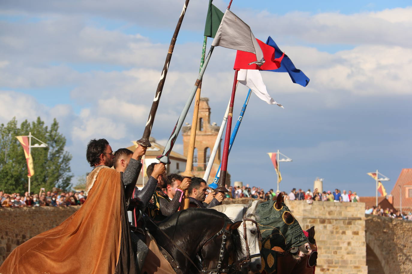 El palenque volvió a cobrar vida y se empapó de caballeros dispuestos a dar batalla ante el Passo Honroso de Hospital de Órbigo.