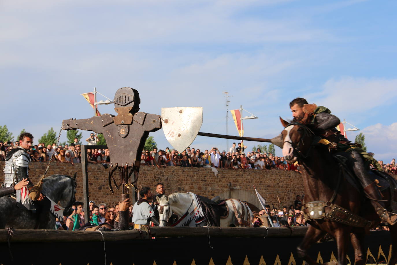 El palenque volvió a cobrar vida y se empapó de caballeros dispuestos a dar batalla ante el Passo Honroso de Hospital de Órbigo.