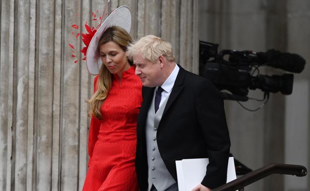 Boris Johnson acude a la misa por el jubileo de la reina Isabel.