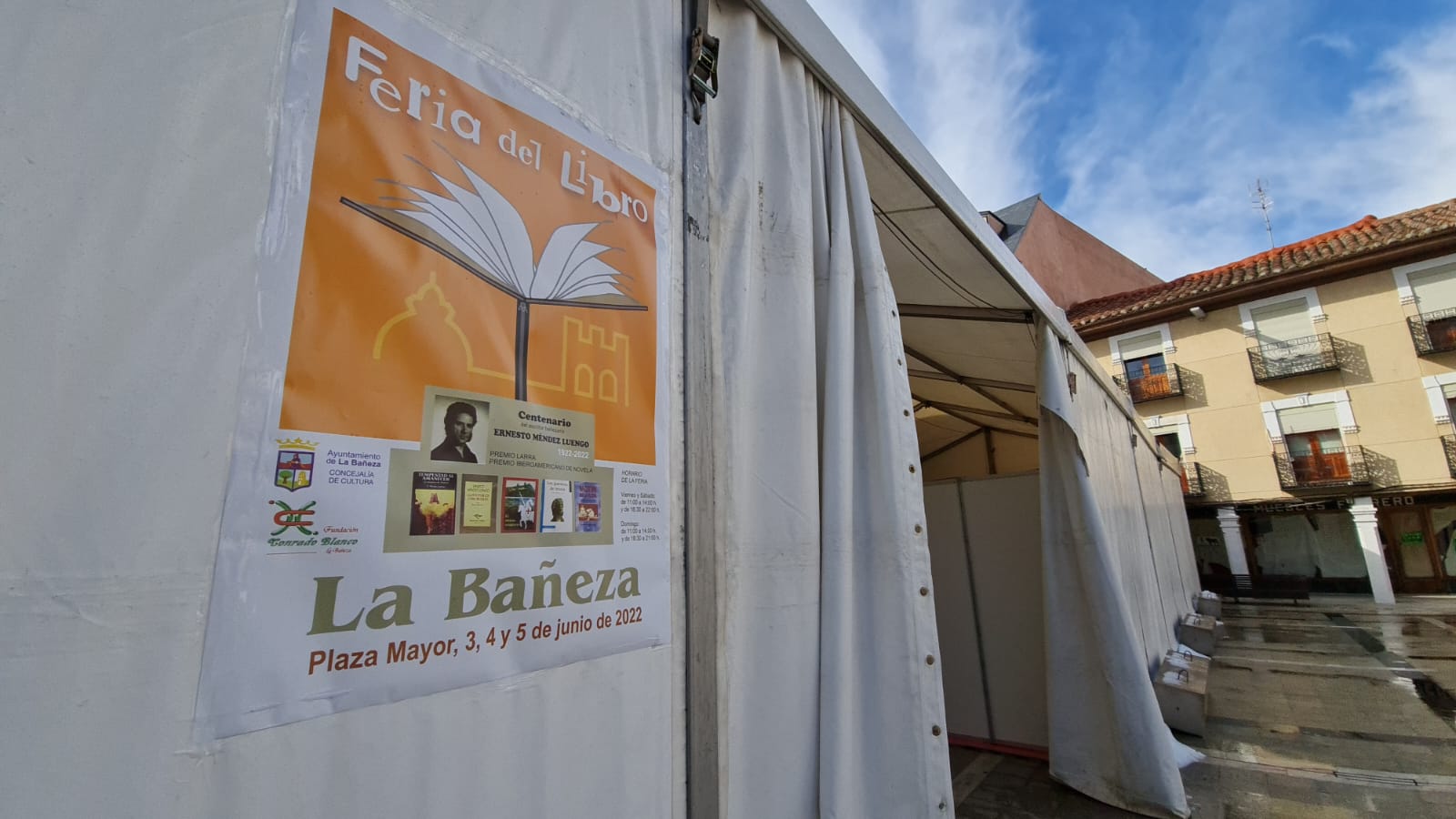 Fotos: Feria del Libro en La Bañeza