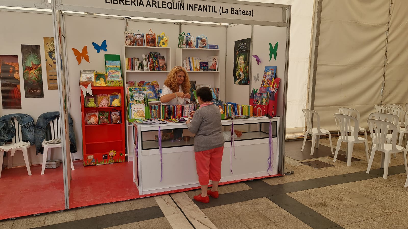 Fotos: Feria del Libro en La Bañeza