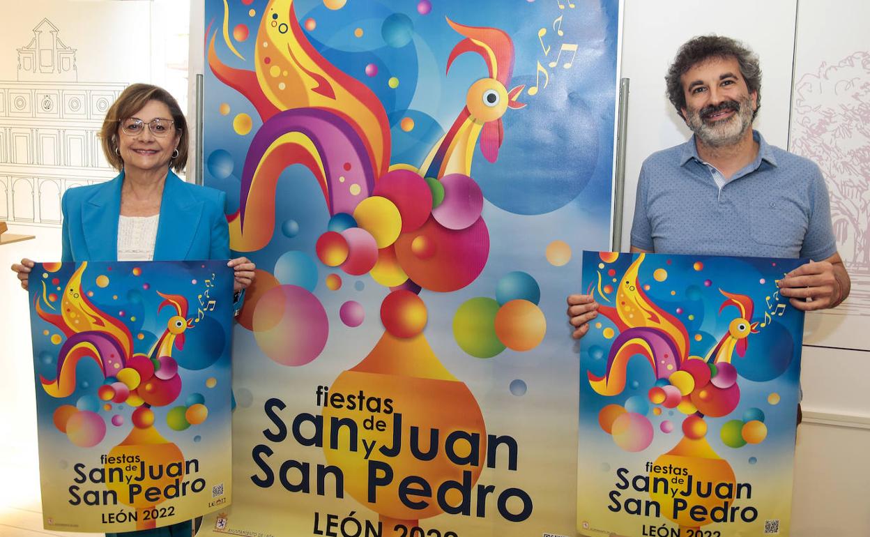 La concejala de Acción y Promoción Cultural, Evelia Fernández y el técnico municipal, Óskar Álvarez, presentan la programación de las Fiestas de San Juan y San Pedro.