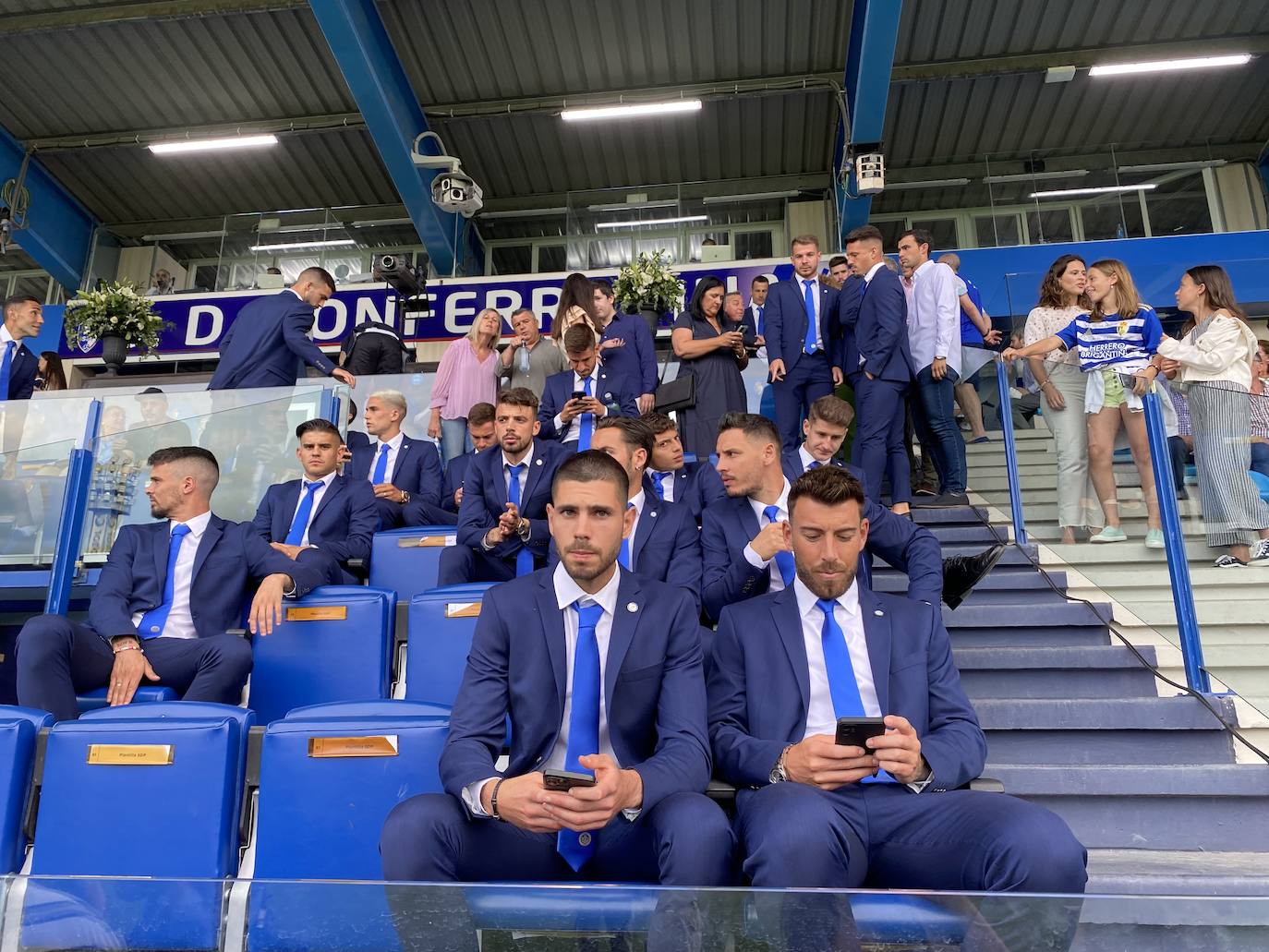 La SD Ponferradina celebra una gran fiesta en el estadio de El Toralín para conmemorar sus cien años de vida. 