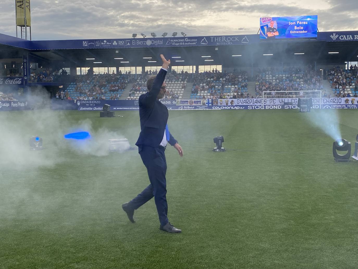 La SD Ponferradina celebra una gran fiesta en el estadio de El Toralín para conmemorar sus cien años de vida. 