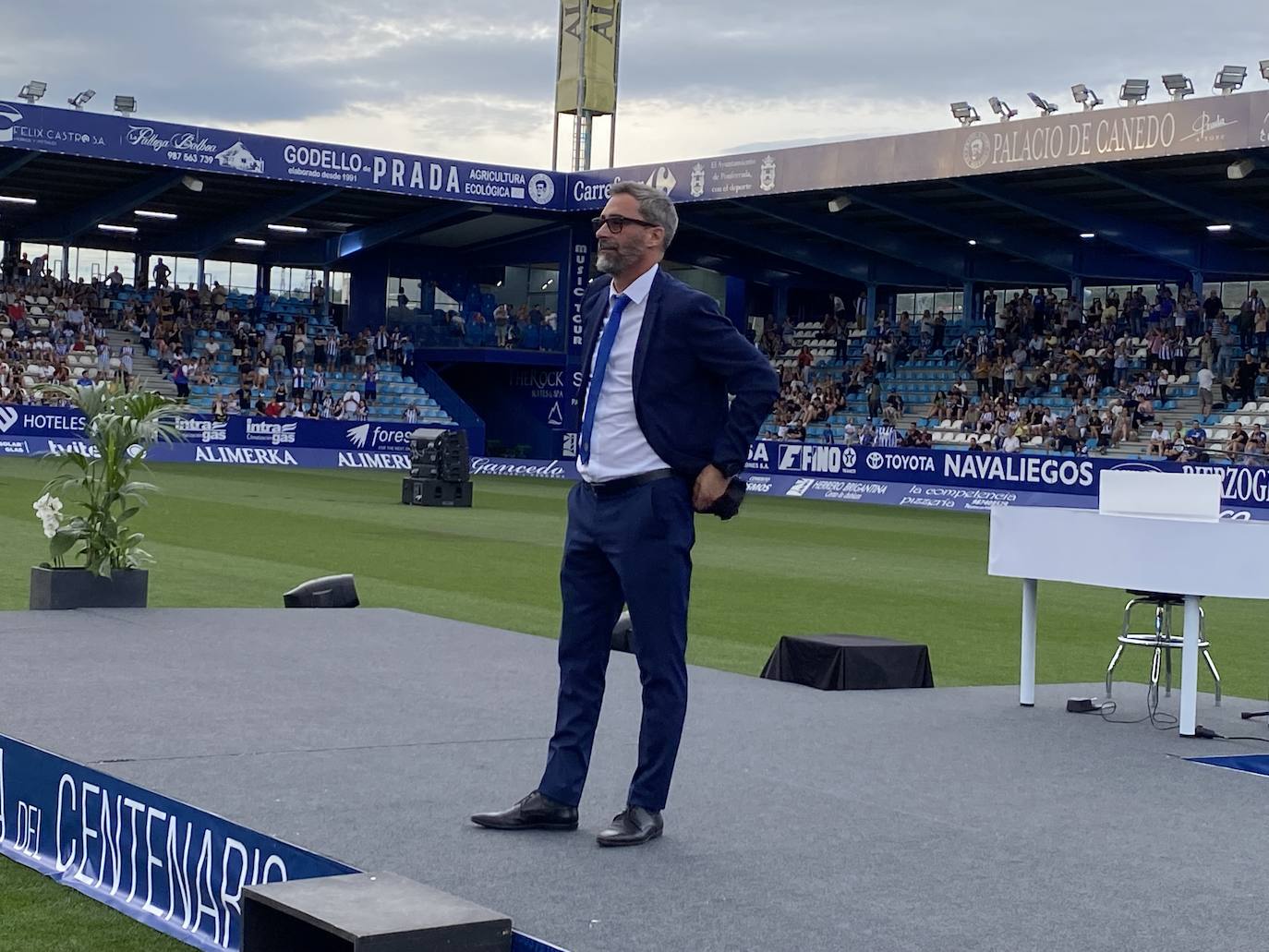 La SD Ponferradina celebra una gran fiesta en el estadio de El Toralín para conmemorar sus cien años de vida. 